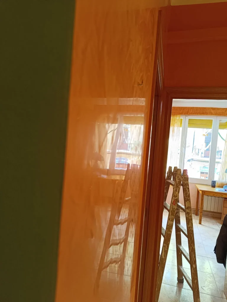 Fachada exterior pintada por pintores en Barcelona